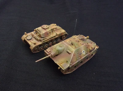 Jagdpanzer Hetzer 38(t) with PZ IIF support, Germany 1945  1/72 - Image 1 of 4