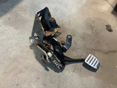 Infiniti G35 VQ35HR 2007-2008 sedán solo manual MT pedal de embrague OEM Foto 1 de 4