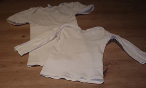 2x Vintage Baby Flügelhemdchen Unterhemd ca. 80/86 *** Dachbodenfund m. Flecken - Bild 1 von 13