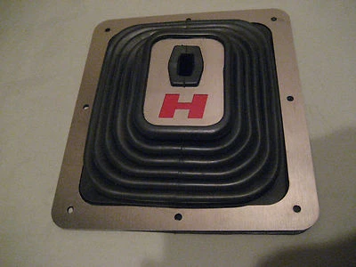 Super Bota de piso de goma roja personalizada "H" para palancas de cambio cromadas Hurst - con moldura Foto 1 de 4