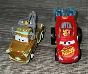 Cars Lightning McQueen & Tow Mater Disney Pixar giocattolo corsa auto rimorchio - Foto 1 di 17