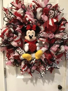 VALENTINSTAG DISNEY MINNIE MOUSE HANDARBEIT TÜRKRANZ DEKO ROSA/ROT - Bild 1 von 6