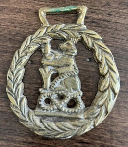 ANTIQUE IRISH HORSE BRASS UNICORN IN WREATHED CIRCLET CIRCA 1930 - Picture 1 of 3
