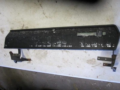 66 67 CORONET 500 GUANTERA PUERTA CON EMBLEMA Y BISAGRAS PULSADOR PESTILLO FUNCIONA OEM Foto 1 de 4