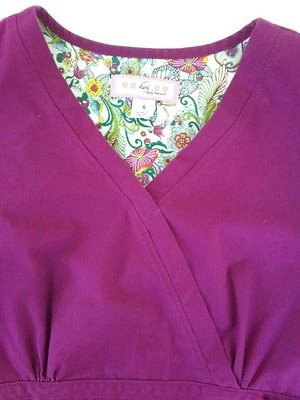 Blusa Médica Koi by Kathy Peterson Para Mujer Talla S Ciruela Oscura Corbata Cintura 2 Bolsillos #137 Foto 1 de 4