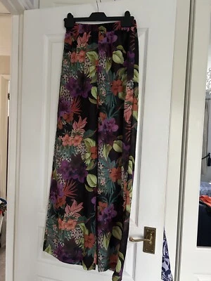 Pantalón de verano Missguided Flora talla 8 Foto 1 de 4