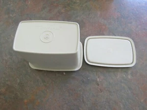Vintage Tupperware Storage Container  With Lid - Picture 1 of 6