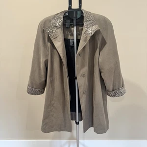 Evan Picone Trenchcoat Damengröße 8 Wildleder hellbraun komplett gefüttert Taschen - Bild 1 von 9