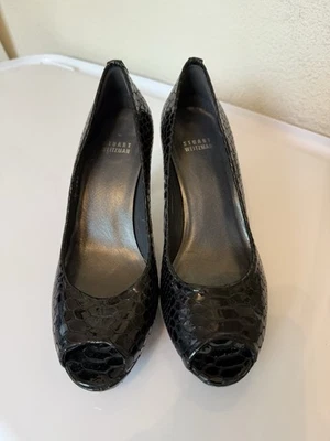 Stuart Weitzman Designer Shoes Black Patent Leather Size 8 M Peep Toe Heels Pump - Image 1 of 4
