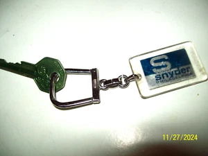 Vintage Snyder Philadelphia PA Advertising Keychain w car key - Picture 1 of 2