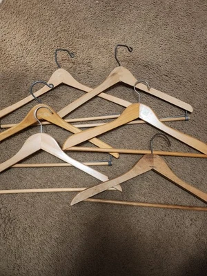 Lote de 6 perchas de madera vintage varios estilos 2 con publicidad Foto 1 de 4