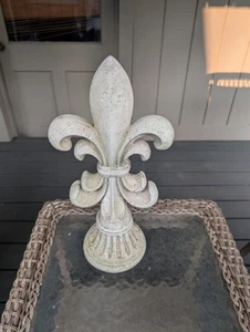 Royal French Fleur De Los Emblem - Picture 1 of 3