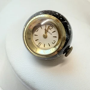Vintage Caravelle Swiss Uhr schwarz weiß Emaille Kugel Kugel Anhänger funktioniert läuft - Bild 1 von 5
