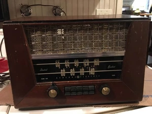 Radio G.E. modelo 321, tubo madera mesa, usado - Imagen 1 de 8