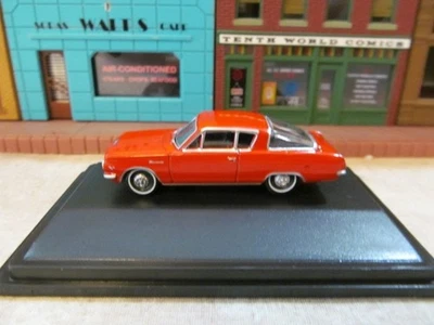 NUEVO LANZAMIENTO Oxford Diecast HO 1/87 Vehículo 1965 Plymouth Barracuda en rojo Foto 1 de 4