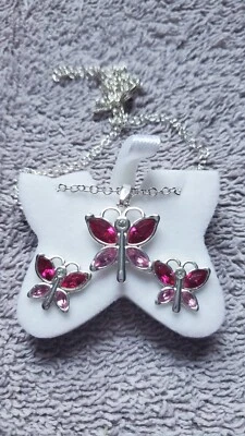 Juego de collar y pendientes Avon de 2 tonos de plata rosa y diamantes de imitación mariposa Foto 1 de 4
