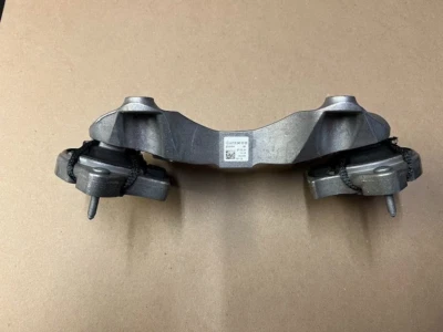 Mercedes Benz C63 AMG C43 S63 E63 GLC43 E43 GLC63 Trans Mount 2132400300 - Image 1 of 3