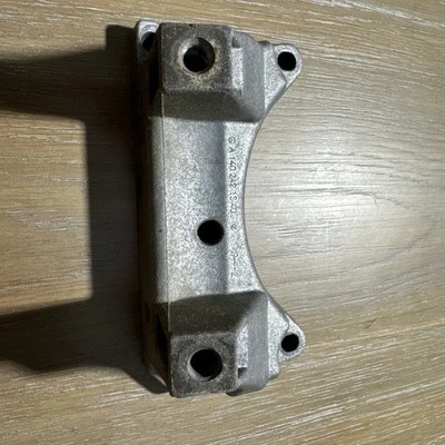 Mercedes-Benz C230 W202 1997-2000 ~ soporte de transmisión ~ pieza OEM Foto 1 de 4