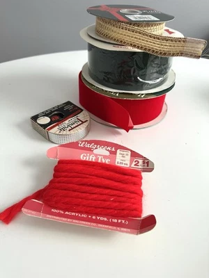 Lote de guirnalda de terciopelo rojo y cinta verde Navidad vacaciones artesanía hágalo usted mismo Foto 1 de 4