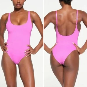 NWT SKIMS Scoop Neck One Piece Swimsuit in Neon Orchid Womens size Large, pink - Picture 1 of 10