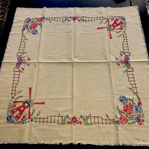 Vintage handgefertigte gelbe Tischdecke Windmühle Blumen bestickt Kreuzstich 34" Quadrat - Bild 1 von 13