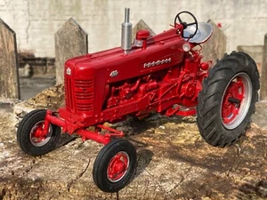 Tractor tractor Gilson Riecke IH International Farmall 400 escala 1/16 - Imagen 1 de 6