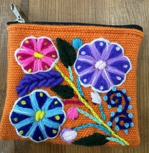 Peruvian White Handmade Purse in Multicolor Wool with Floral Design - Picture 1 of 3