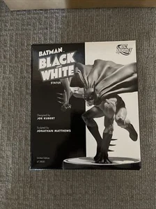 Batman Black amd White Statue Joe Kubert #3200 1st Edition - Picture 1 of 8