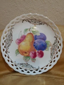 Plato dorado vintage de 7,5" Winterling Baviera Alemania. Fruta diseño encaje abierto - Imagen 1 de 4