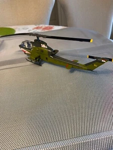 Franklin Mint AH-1 Huey Cobra F-TROOP Helicopter Model  1:48 - Bild 1 von 10