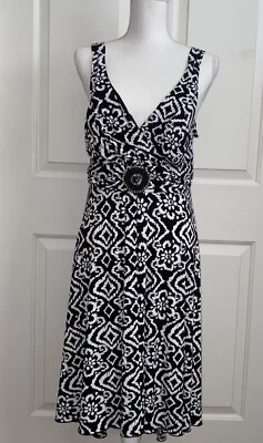 VESTIDO MAXI DE PLAYA ENFOCUS Studio MEDALLÓN CON CUENTAS Negro -Blanco Alto Bajo Talla 16 Foto 1 de 4