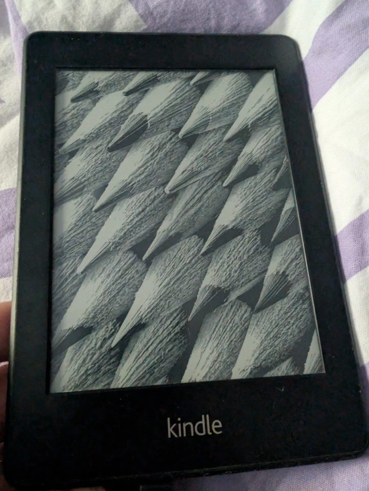 Amazon Kindle EY21, 5th generation paperwhite please read description  - Image 1 of 4