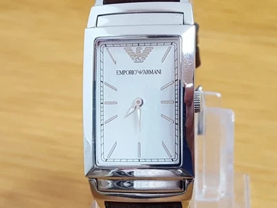 Reloj clásico de cuero marrón para dama Emporio Armani AR5700 rectangular cara transparente Foto 1 de 4