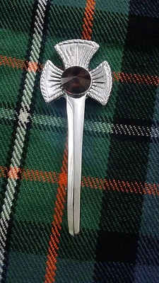 Prendedor escocés para hombre con flor de cardo escocés piedra marrón/cardo falda escocesa Foto 1 de 4