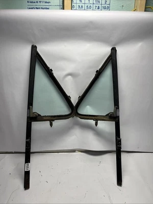 Ford Truck & Bronco F100 F150 F250 1980-1986 Ventana de ventilación Ala Vidrio Par Derecha Foto 1 de 4