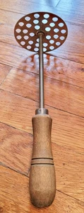 Vtg Round Wood Handle W/ Metal Potato Masher Circle, No Maker's Mark 1920-1949 - Picture 1 of 5