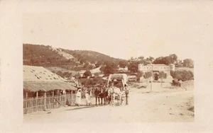 Algérie - LAGHOUAT Arrivée du Courrier - Diligence - CARTE PHOTO Année 1916 - Picture 1 of 2
