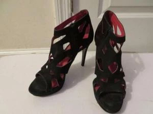 WOMENS POUR LA VICTOIRE BLACK SUEDE CROCHET SIDE ZIP PUMPS SIZE 9 - Picture 1 of 7