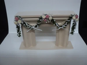 DOLLHOUSE FIREPLACE W/ GARLAND/BEIGE - Picture 1 of 7