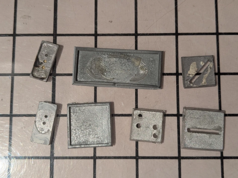 Ral Partha y otras bases de plomo cuadradas y rectangulares de metal miniatura Foto 1 de 1