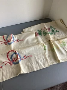 Vintage Pillowcases Hand Embroidered Crocheted Scalloped Edge Flowers X4 - Picture 1 of 3