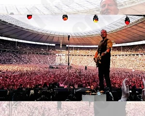 Foto 8x10 concierto Bruce Springsteen Jumbo Tron de junio de 2025 Olympiastadion Berlín - Imagen 1 de 1