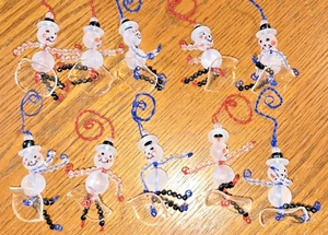 10 süßeste kleine handgefertigte Perlen & Draht Schneemann Weihnachtsschmuck - Bild 1 von 5