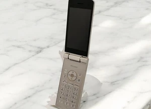 Sharp AQUOS SH-02L Keitai Flip Phone Gold Unlocked SIM Free From Japan Used - Picture 1 of 10