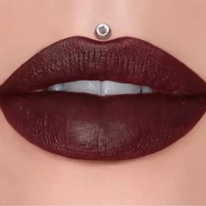 JEFFREE STAR COSMETICS NIB VELVET TRAP Lipstick COMMUNION WINE Deep Wine Red - Picture 1 of 11
