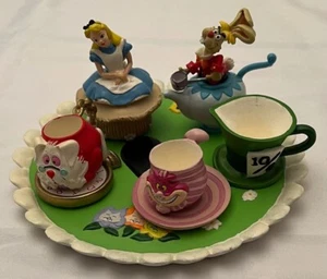 Alicia en el País de las Maravillas - Juego de té de resina miniatura RARO Disney 1997 - Imagen 1 de 15
