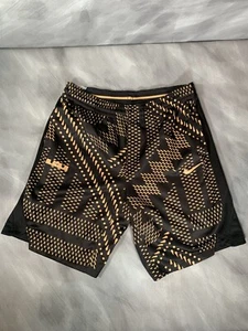 Pantalones cortos deportivos de baloncesto Nike DRI-FIT LeBron James para hombre oro negro 893807-010 - Imagen 1 de 6