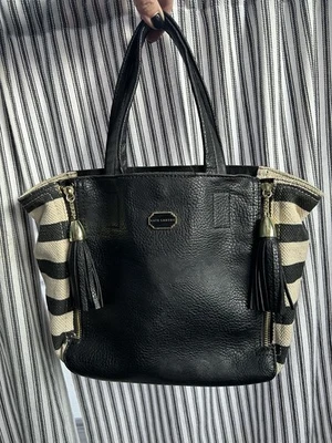 Bolso de Mano Kate Landry Flexible Cuero Guijarro Lona Negro Blanco Rayas Foto 1 de 4