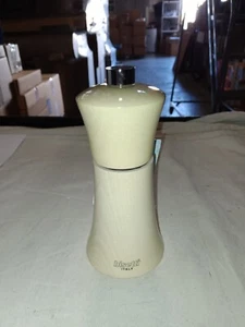 Molino de sal de madera lacada blanca Bisetti Verona, 5-1/8 pulgadas - Imagen 1 de 2