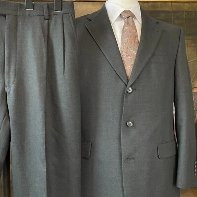 Traje De Colección Austin Reed 42R 32 x 30 2 Piezas HECHO EN EE. UU. Gris Oscuro 100% Lana Texturizada 3Btn Foto 1 de 4